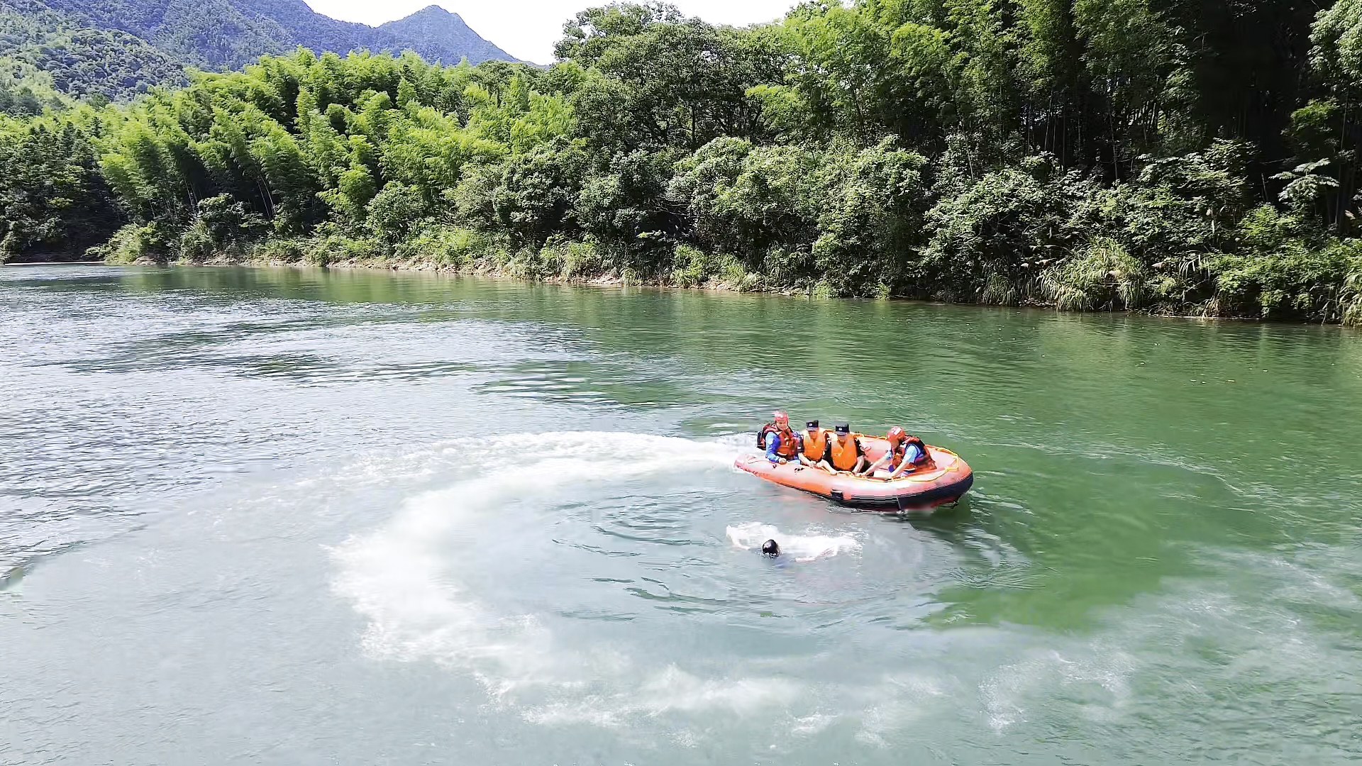 水上砺"尖兵" 守护生命线